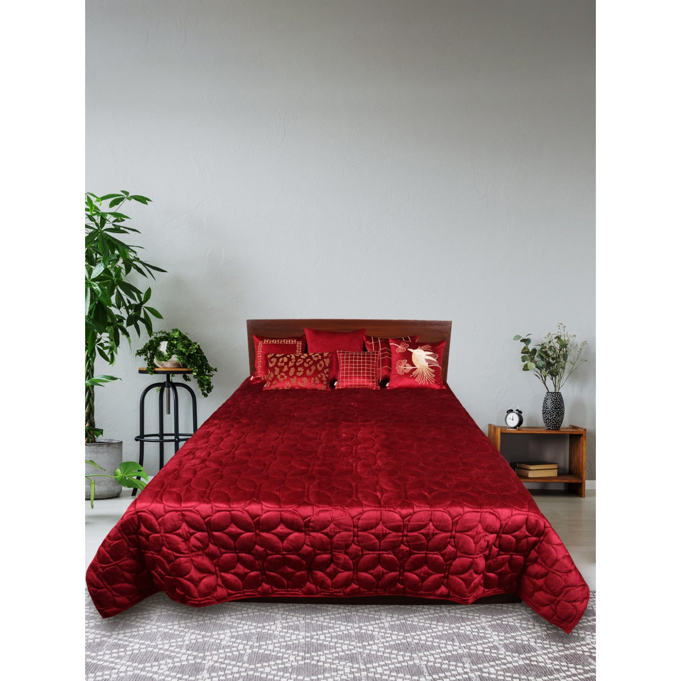 Luxurious Computer-Embroidered Velvet Quilt with Coordinating Cushion Cover Set